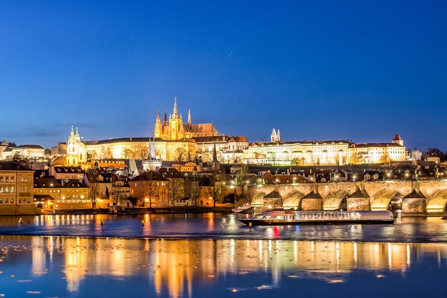 Prague: 50-Minute Sightseeing Evening Cruise - Rudolfinum: a graceful start on the river