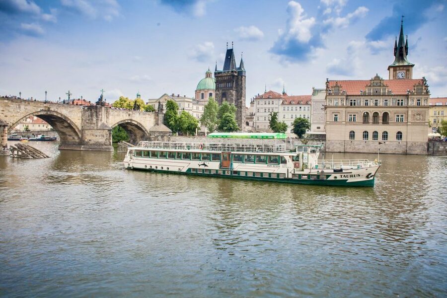 Prague: Afternoon Beer Cruise with Drinks Included - Štvanice Island and the return to the quay