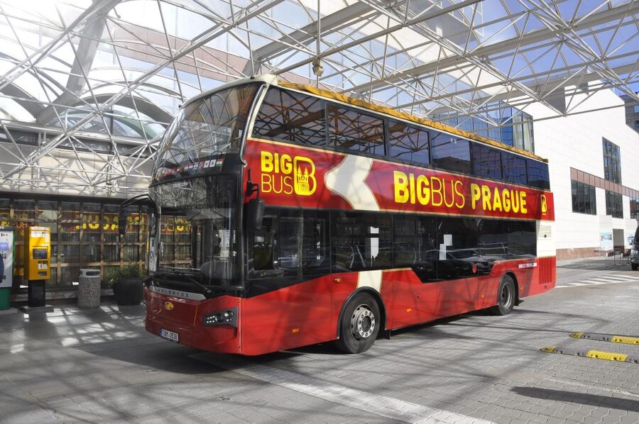 Prague: Big Bus Hop-on Hop-off, Castle Tour and River Cruise - Green line: the best first look at central Prague