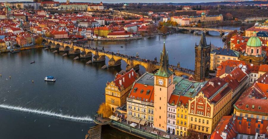Prague: Castle and Jewish Quarter Tour with Cruise and Lunch - Views back toward the river