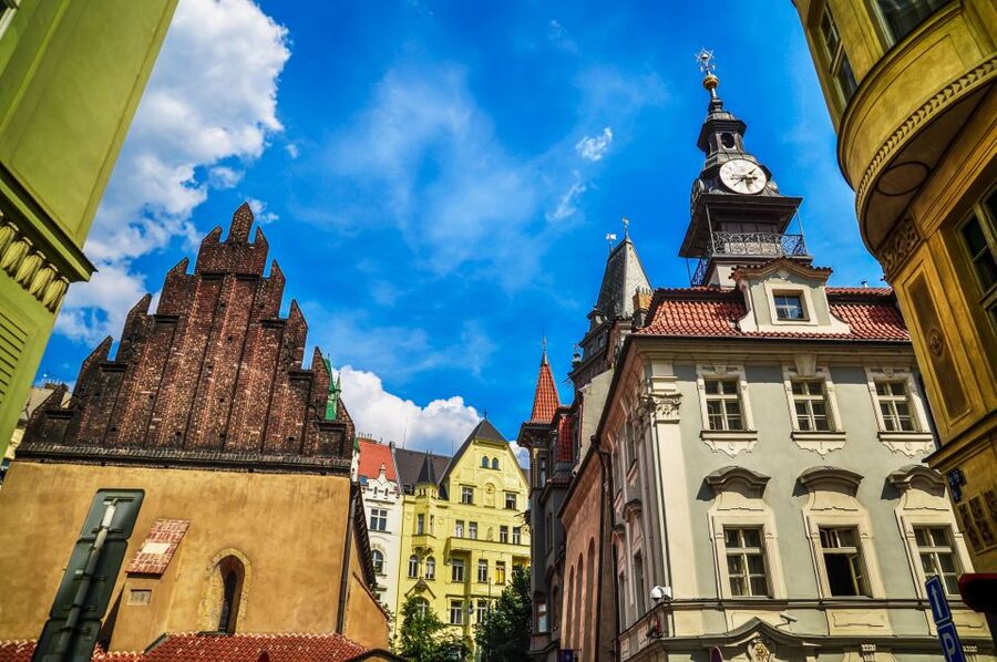 Prague: Castle and Jewish Quarter Tour with Cruise and Lunch - Josefov and the lanes of Old Town