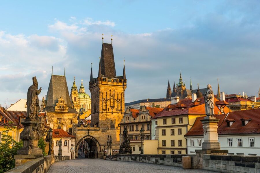 Prague: Castle and Jewish Quarter Tour with Cruise and Lunch - The one-hour Vltava cruise