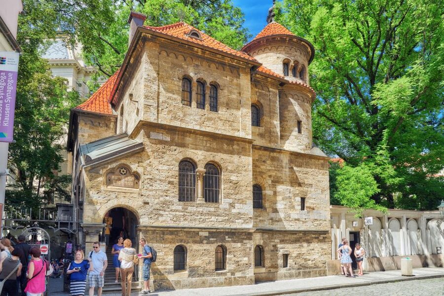 Prague: Castle and Jewish Quarter Tour with Cruise and Lunch - Guides make the biggest difference