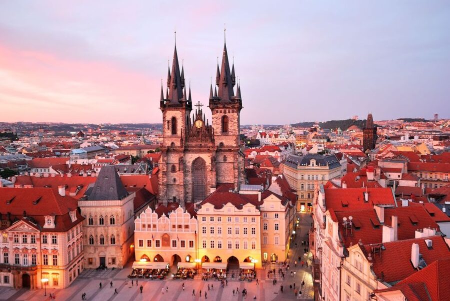 Prague: Castle and Jewish Quarter Tour with Cruise and Lunch - Meeting at Charles IV and crossing Charles Bridge
