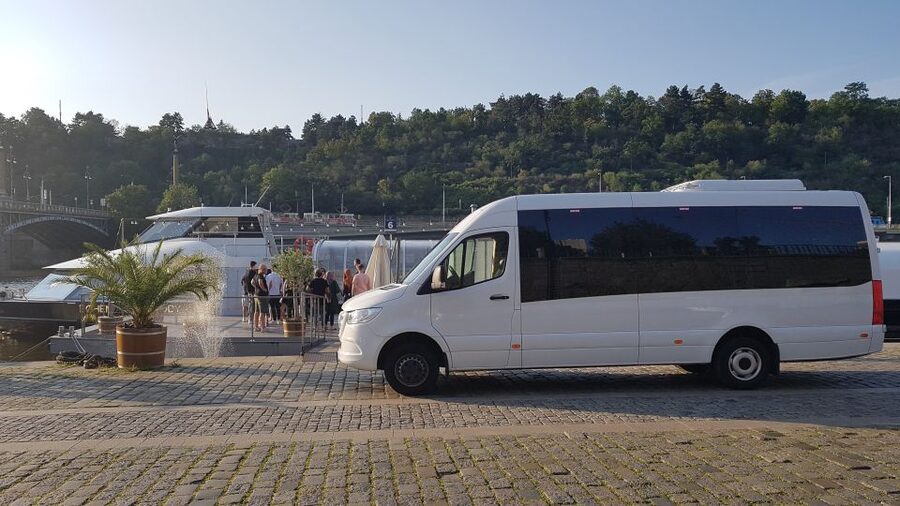 Prague: City Tour and Dinner Cruise with Hotel Pickup - Buffet dinner, table service, and live music