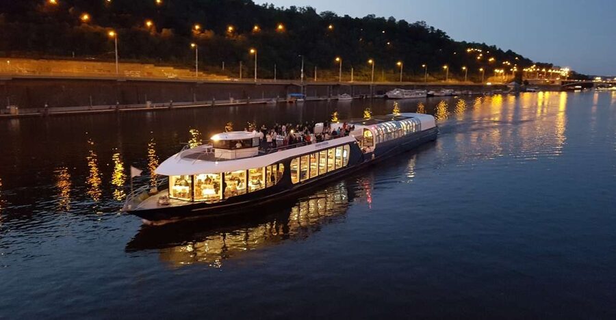 Prague: City Tour and Dinner Cruise with Hotel Pickup - Is $109 good value for four hours?