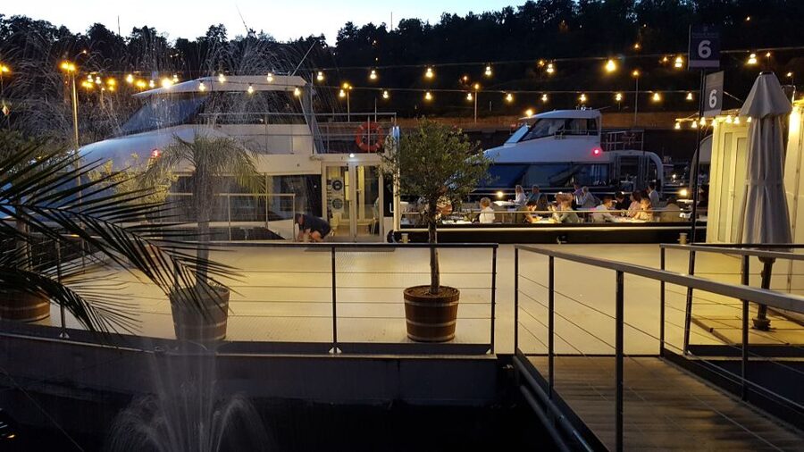 Prague: City Tour and Dinner Cruise with Hotel Pickup - What the minibus tour does well, and where it falls short