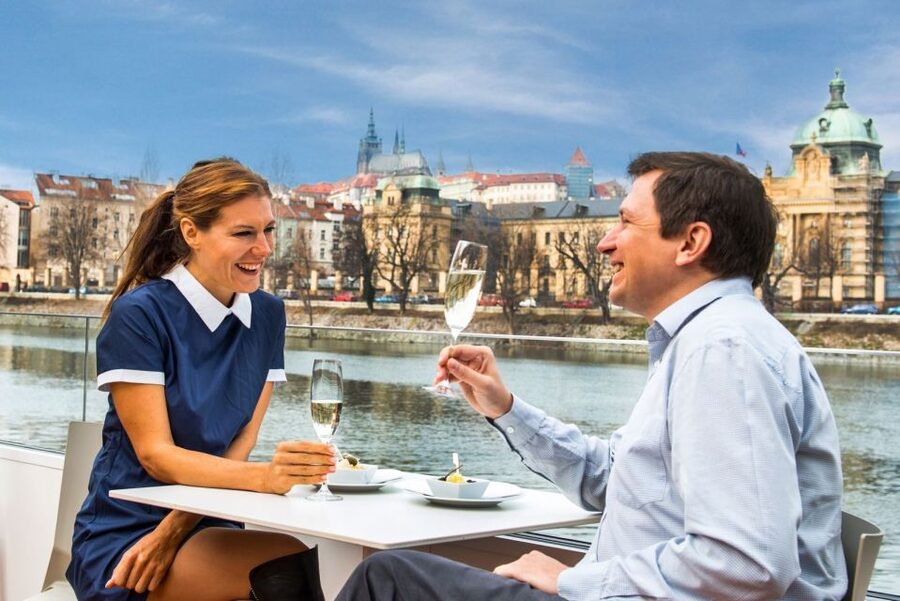 Prague: Evening Vltava River Eco Cruise with Prosecco - What the 50-minute Prague river cruise is really like