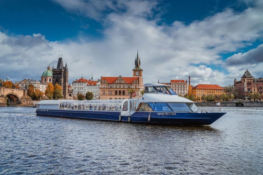Prague: Evening Vltava River Eco Cruise with Prosecco - Prague Castle, Straka Academy, and the Old Town