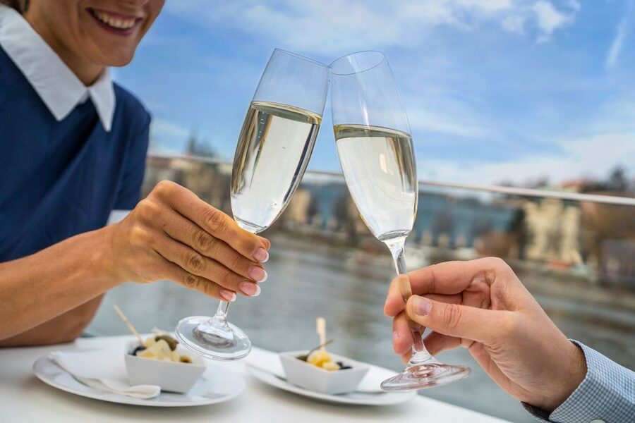 Prague: Evening Vltava River Eco Cruise with Prosecco - Choosing between daylight, sunset, and night
