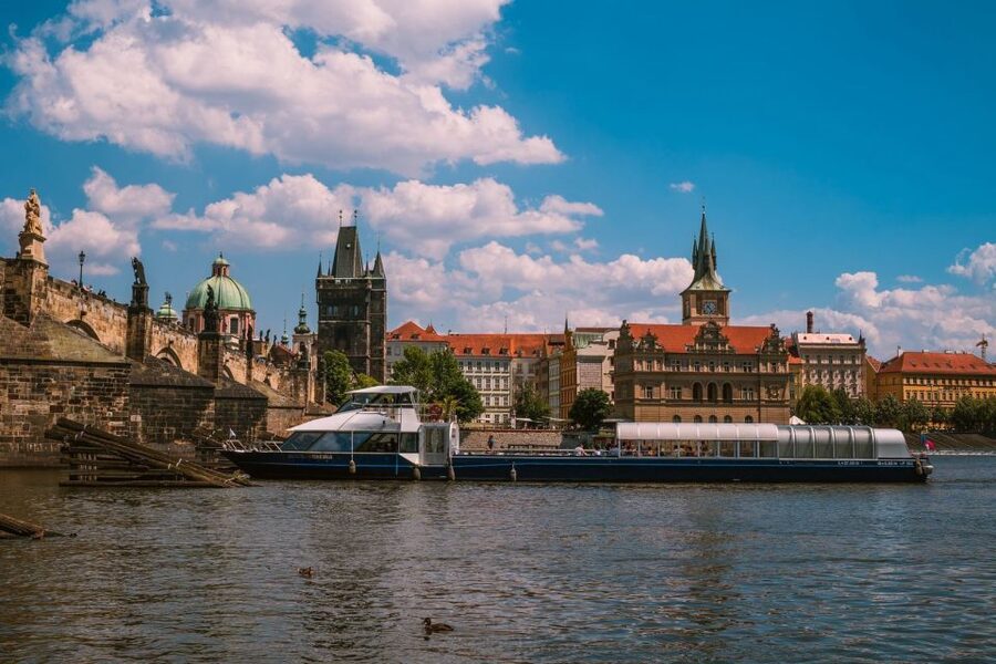 Prague: Evening Vltava River Eco Cruise with Prosecco - Practical tips for a better cruise
