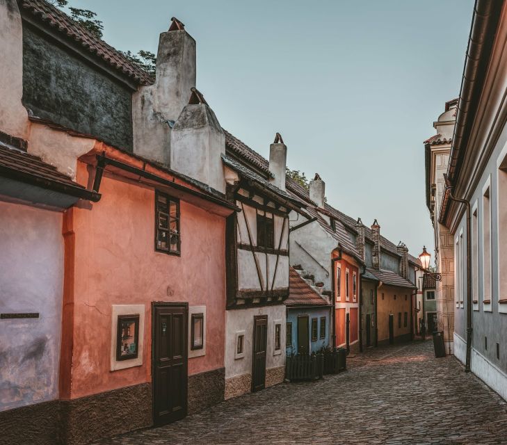 Prague: Full-Day Sightseeing Tour with Cruise and Lunch - Crossing toward Castle Town and Prague Castle