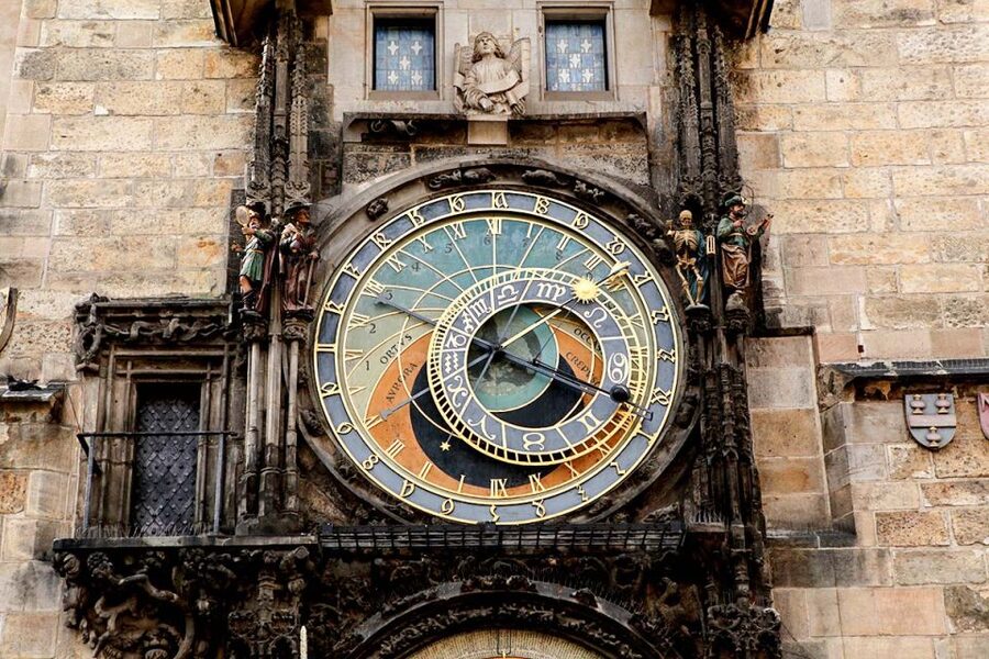 Prague: Full-Day Sightseeing Tour with Cruise and Lunch - Czech lunch in a traditional pub