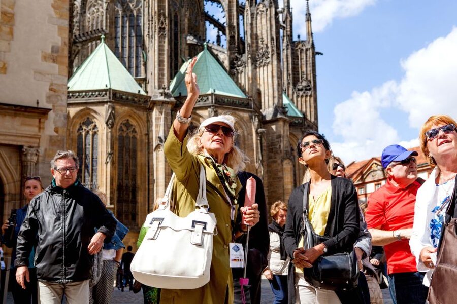 Prague: Full-Day Sightseeing Tour with Cruise and Lunch - Charles Bridge and the heart of Old Town