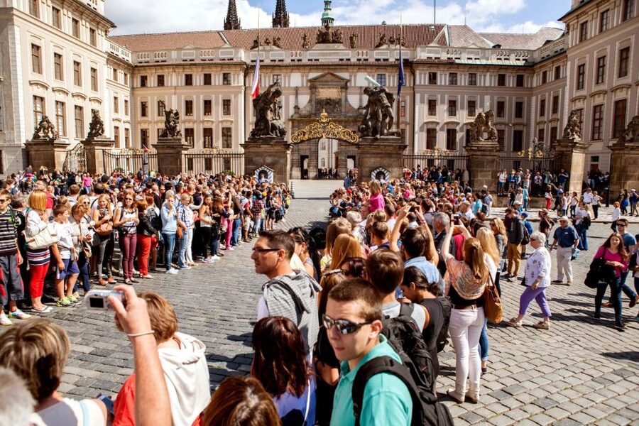 Prague: Full-Day Sightseeing Tour with Cruise and Lunch - Pace, guides, and group experience