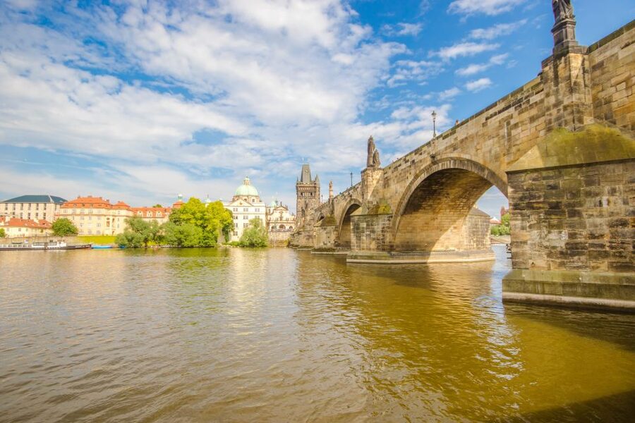 Prague: Guided Bus & Walking Tour with River Cruise & Lunch - A smart first day in Prague