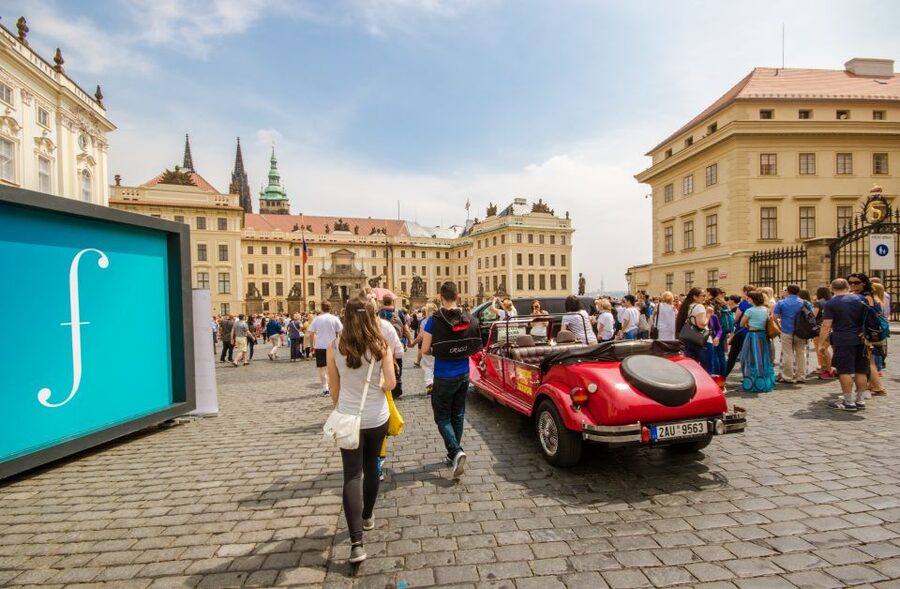 Prague: Guided Bus & Walking Tour with River Cruise & Lunch - Old Town Square and the city’s most famous clock