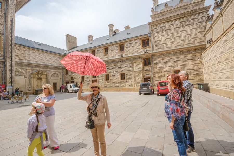 Prague: Guided Bus & Walking Tour with River Cruise & Lunch - Walking, weather, and group comfort