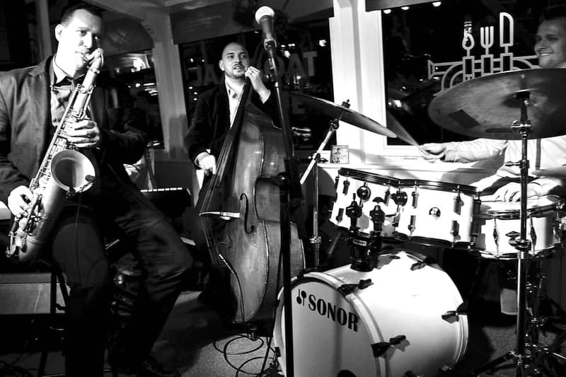 Prague: Jazz Boat Popular Live Jazz Dinner Cruise - The 2.5-hour route through central Prague