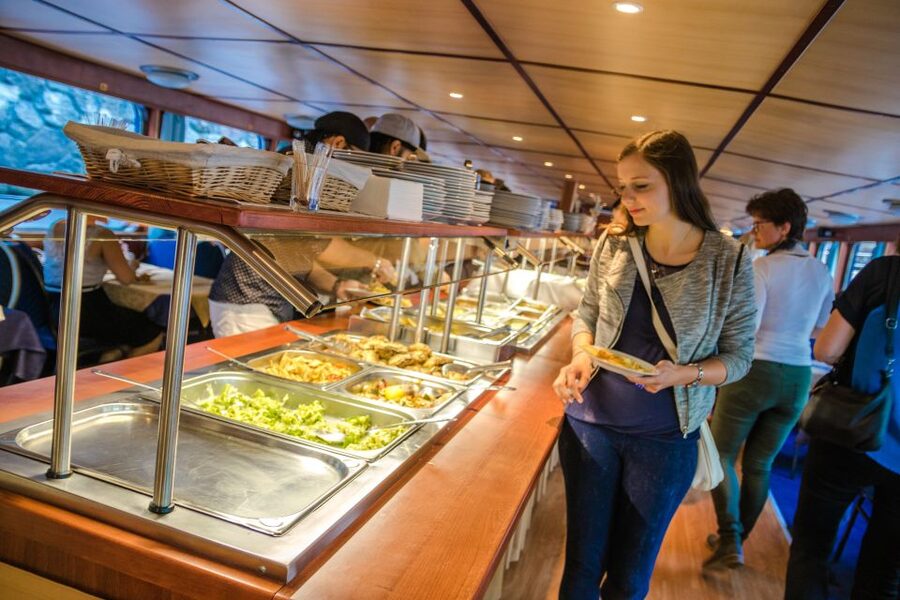 Prague: Sightseeing Boat Cruise with Buffet Dinner - What this Prague dinner cruise is really like
