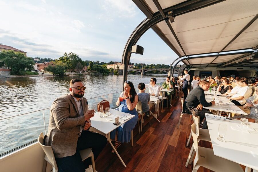 Prague: Sightseeing Dinner Cruise on Open-Top Glass Boat - The buffet: broad choice, mixed expectations