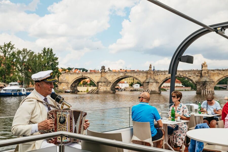 Prague: Vltava River Lunch Cruise in an Open-Top Glass Boat - Practical timing and comfort tips