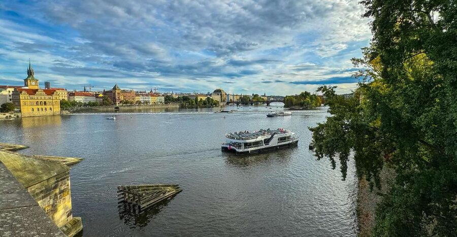 Prague: Vltava River Sightseeing Cruise - Prague Castle from the Vltava