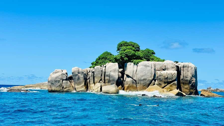 Praslin: Curieuse & St-Pierre Boat Adventure with Snorkeling - Why Curieuse makes this seven-hour trip worthwhile