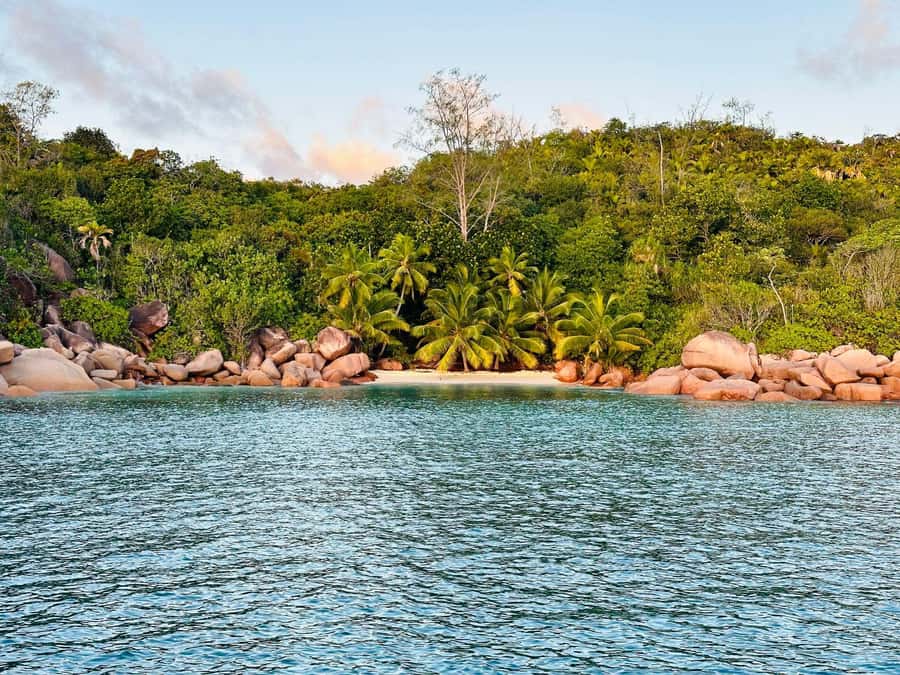Praslin: Curieuse & St-Pierre Boat Adventure with Snorkeling - Transport, guides, and the rhythm of the day