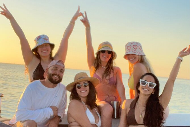 Private Boat Ride in Miami with Experienced Captain and Champagne - Seeing the Miami skyline from Biscayne Bay