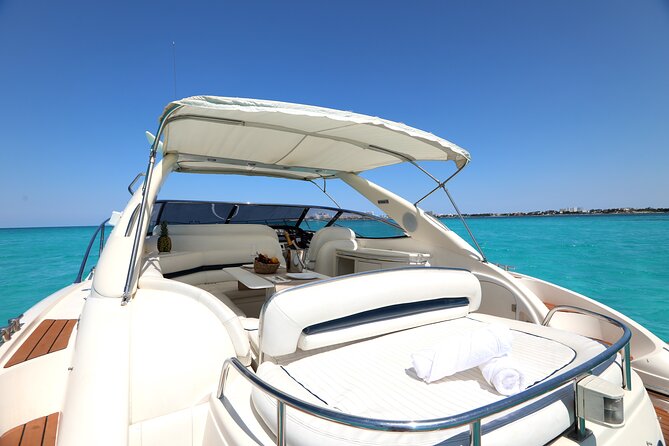 Private Premium Yacht 46FT Rental in Cancún - Four hours: snorkeling and a quick look at Isla Mujeres