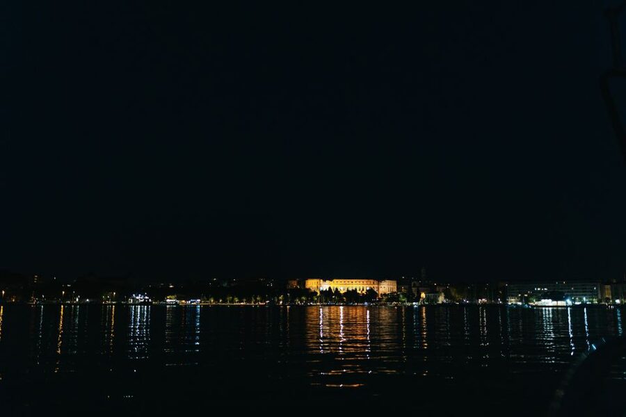 Pula: Dolphin&Sunset Cruise in Brijuni with Dinner&Drinks - Dinner with a view of the islands