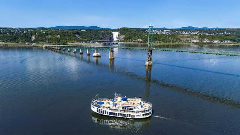 Québec City: Guided Sightseeing River Cruise - Choosing between the open decks and indoor bistro