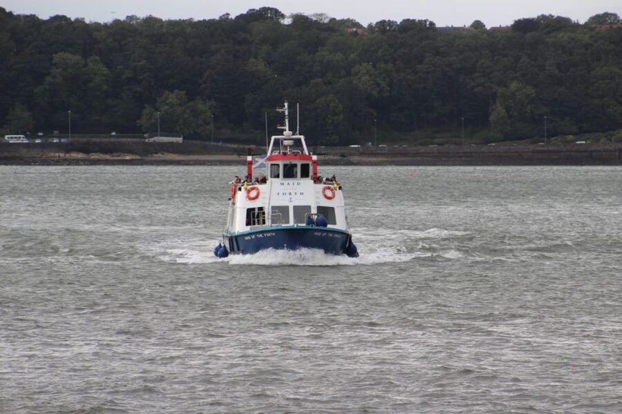 Queensferry: Sightseeing Cruise to Inchcolm Island - The crossing to Inchcolm Island
