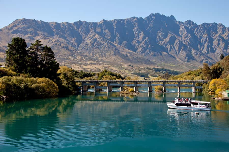 Queenstown: Lake Wakatipu Scenic Cruise - Family-friendly without feeling too formal