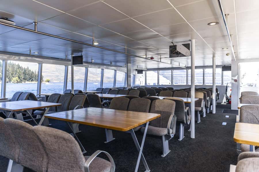 Queenstown: Lake Whakatipu Boat Trip - Café, bar, wine, and the cheese board