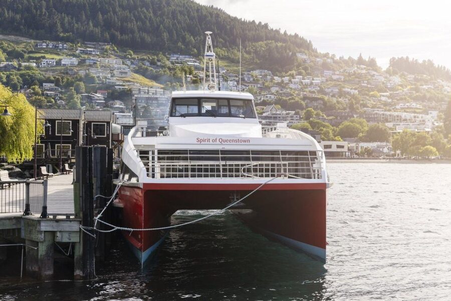 Queenstown: Lake Whakatipu Boat Trip - Picking the best place to sit