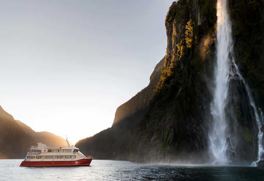 Queenstown: Milford Sound Flight and Cruise - Glaciers, snow fields, and the approach to Milford Sound