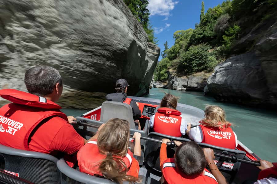 Queenstown: Shotover River Extreme Jet Boat Experience - Choosing a seat and dressing for the ride