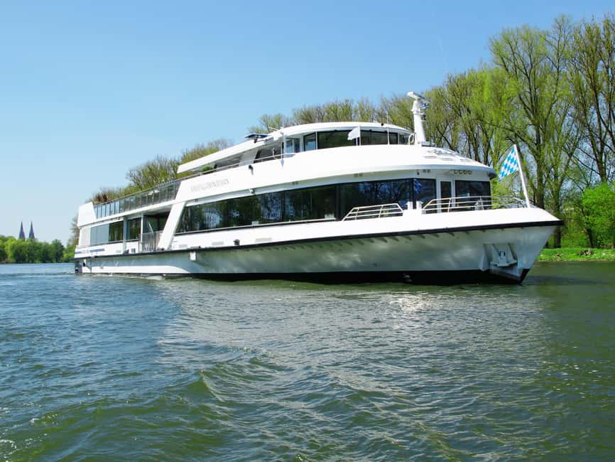 Regensburg: Sightseeing Boat Tour to Walhalla - A glittering start on the Danube
