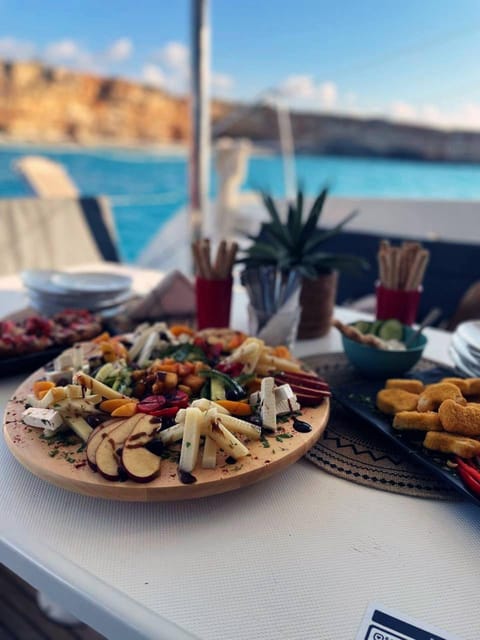Rethymno: Sunset Catamaran Cruise - Sushi & Open Bar - Geropotamos Beach and the swimming stop