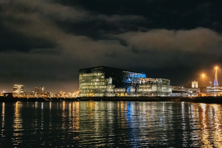 Reykjavik: Northern Lights Yacht Tour - What the two-hour timing means