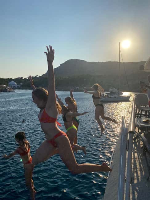 Rhodes: Sunset Cruise with Open Bar, Dinner, & Live Music - Setting sail from Mandraki Port at 6 pm