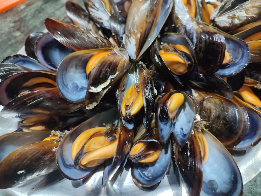 Ría de Arousa: Boat Ride to Mussel Farm with Tasting - Seeing the Bateas Up Close