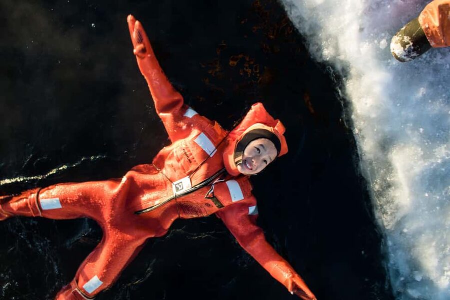 Rovaniemi: Icebreaker Cruise with Ice Floating and Transfer - The famous survival-suit float