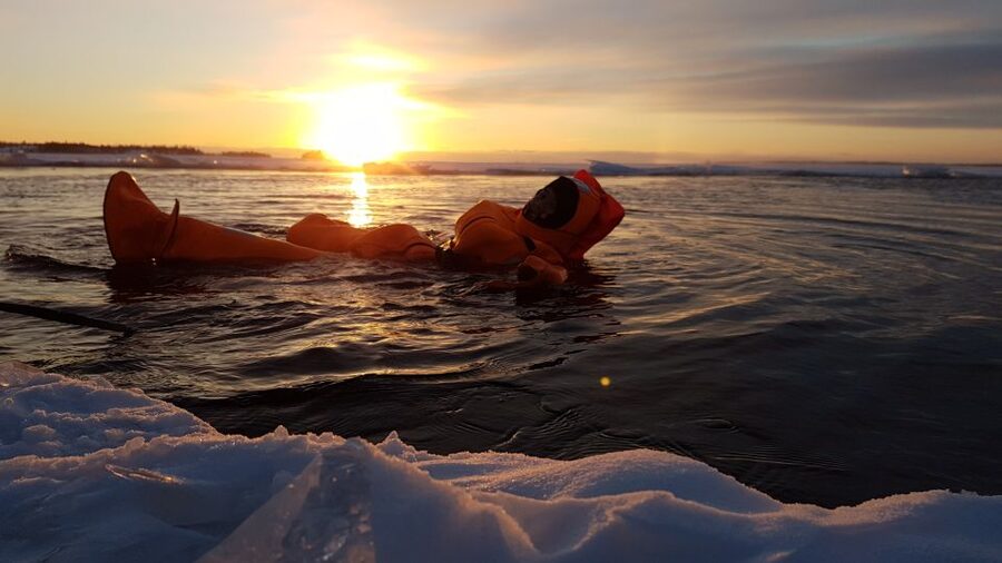 Rovaniemi: Icebreaker Cruise with Ice Floating and Transfer - Practical tips for a smoother day