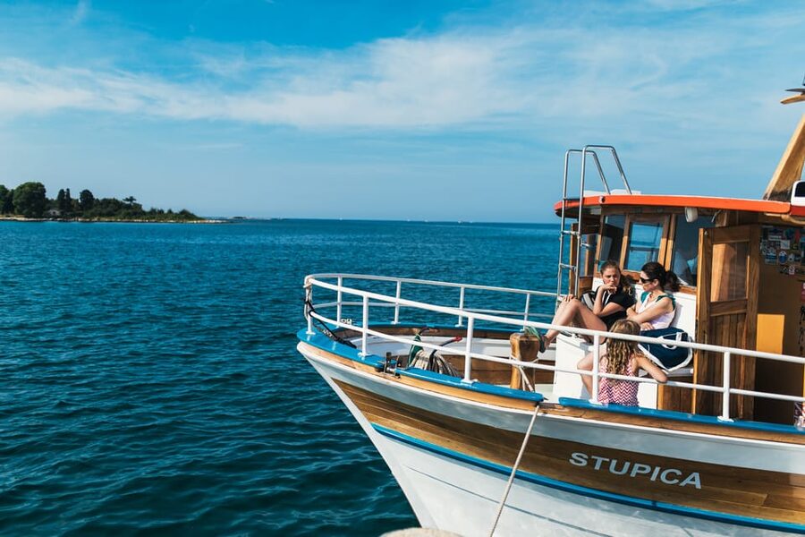 Rovinj: Sunset Cruise with Swim Stop, Drinks, and Fruits - Sunset, music, and the return to Rovinj
