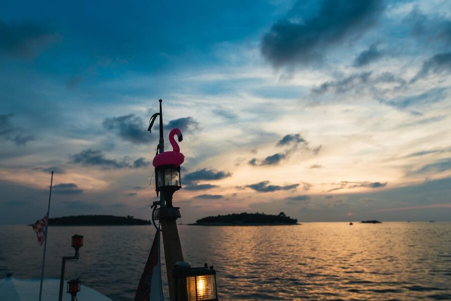 Rovinj: Sunset Cruise with Swim Stop, Drinks, and Fruits - Finding the dock at Villas Rubin