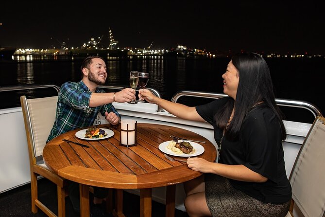 San Diego Harbor Dinner Cruise - Drinks, music, and the evening mood