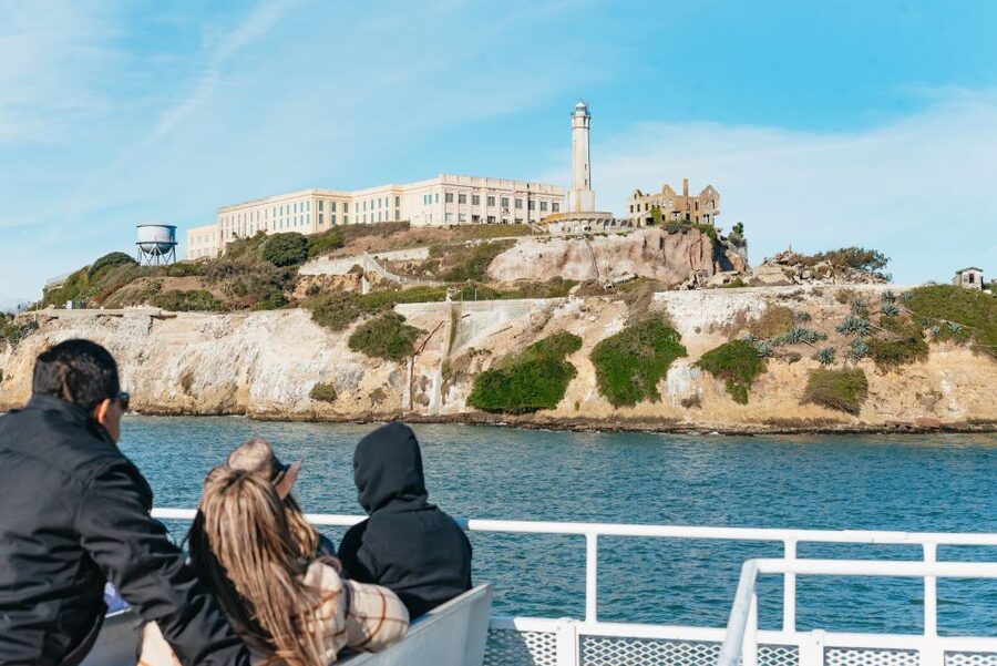 San Francisco: Skip-the-Line Escape from The Rock Bay Cruise - Circling Alcatraz Island from the bay